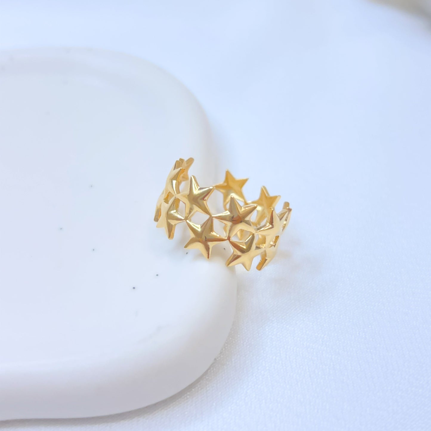 𝑨𝒔𝒕𝒆𝒓𝒊𝒂 𝑅𝑖𝑛𝑔