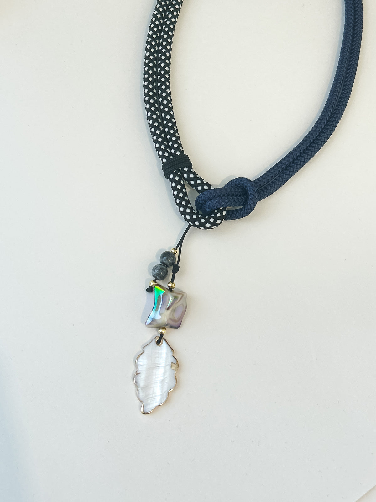 Collar 𝐏𝐥𝐚𝐲𝐚 𝐄𝐬𝐜𝐨𝐧𝐝𝐢𝐝𝐚