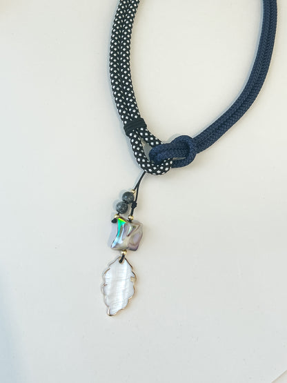 Collar 𝐏𝐥𝐚𝐲𝐚 𝐄𝐬𝐜𝐨𝐧𝐝𝐢𝐝𝐚
