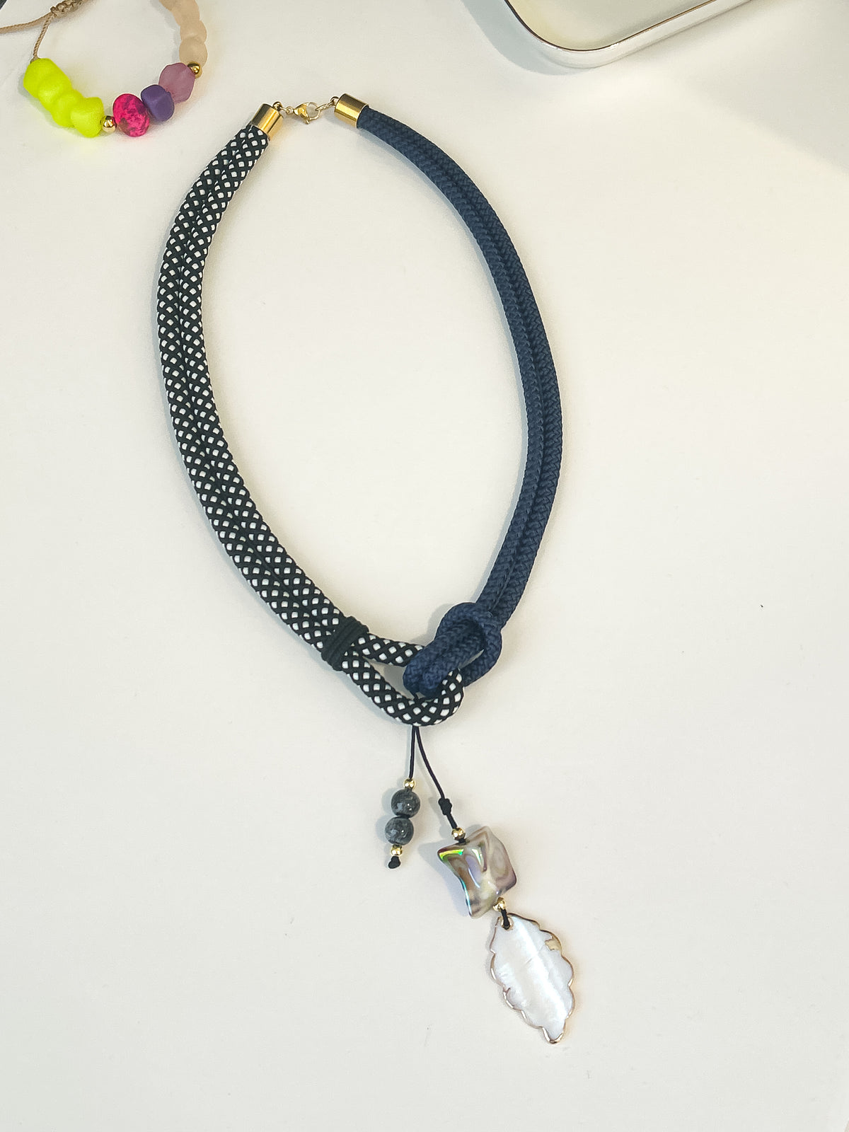 Collar 𝐏𝐥𝐚𝐲𝐚 𝐄𝐬𝐜𝐨𝐧𝐝𝐢𝐝𝐚