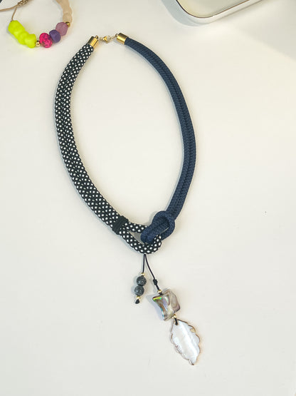Collar 𝐏𝐥𝐚𝐲𝐚 𝐄𝐬𝐜𝐨𝐧𝐝𝐢𝐝𝐚